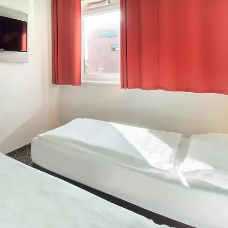 B&B Hotel Aschaffenburg 호텔